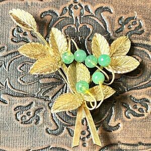Vintage Gold Metal Floral Glass Bead Brooch Pin